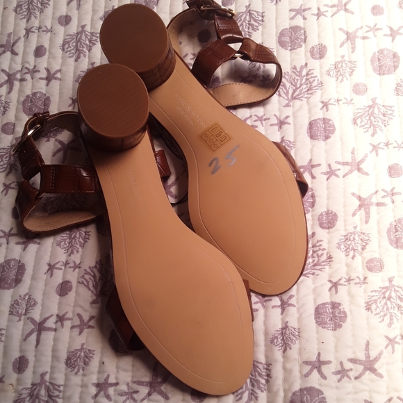 ANDREW MARC Brown Crocodile Block Heels - Picture 4 of 4